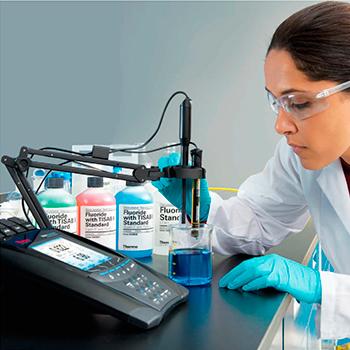Buenas prácticas de laboratorio en mediciones de pH y conductividad